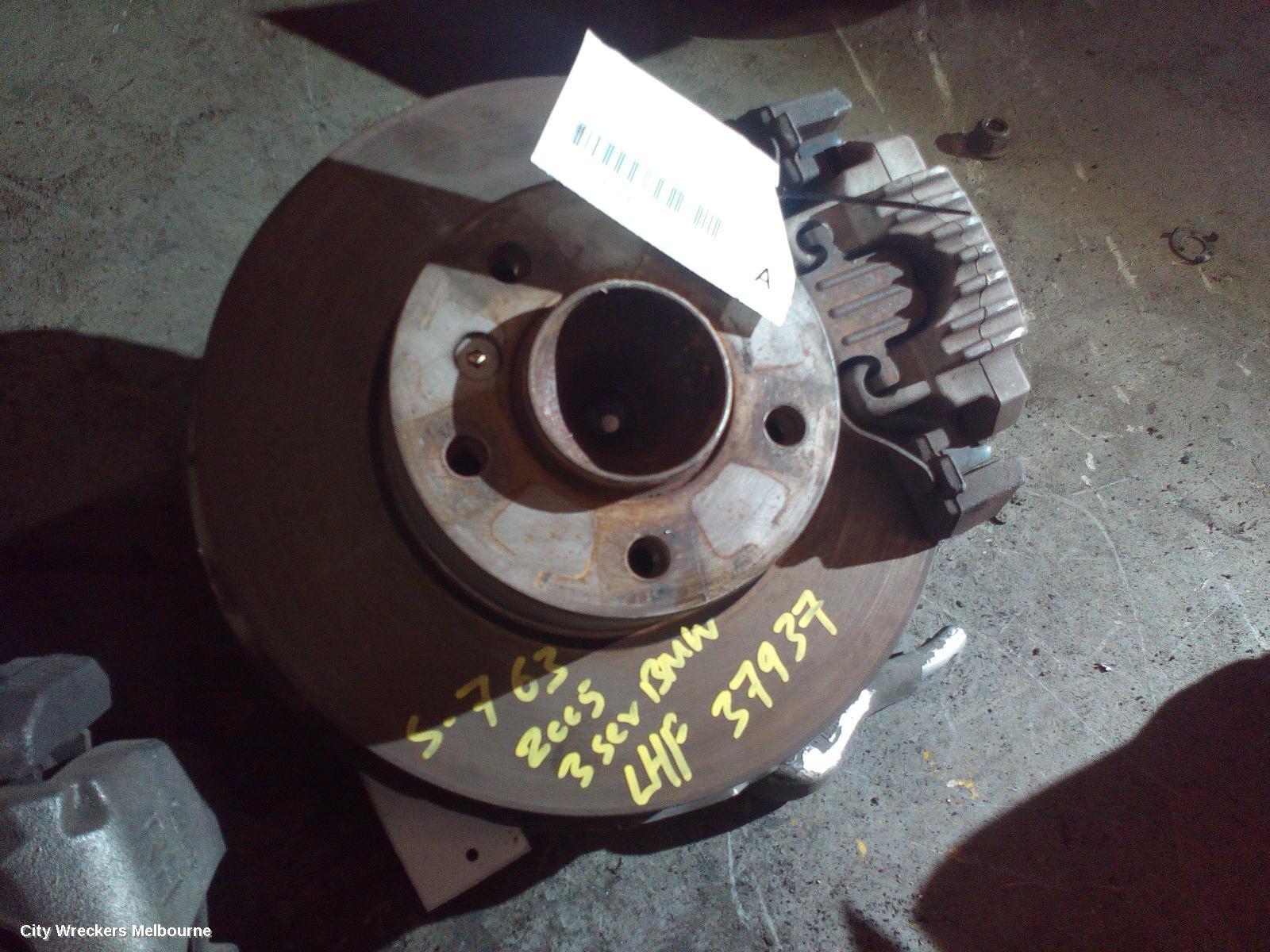 BMW 3 SERIES 2005 Left Front Hub Assembly
