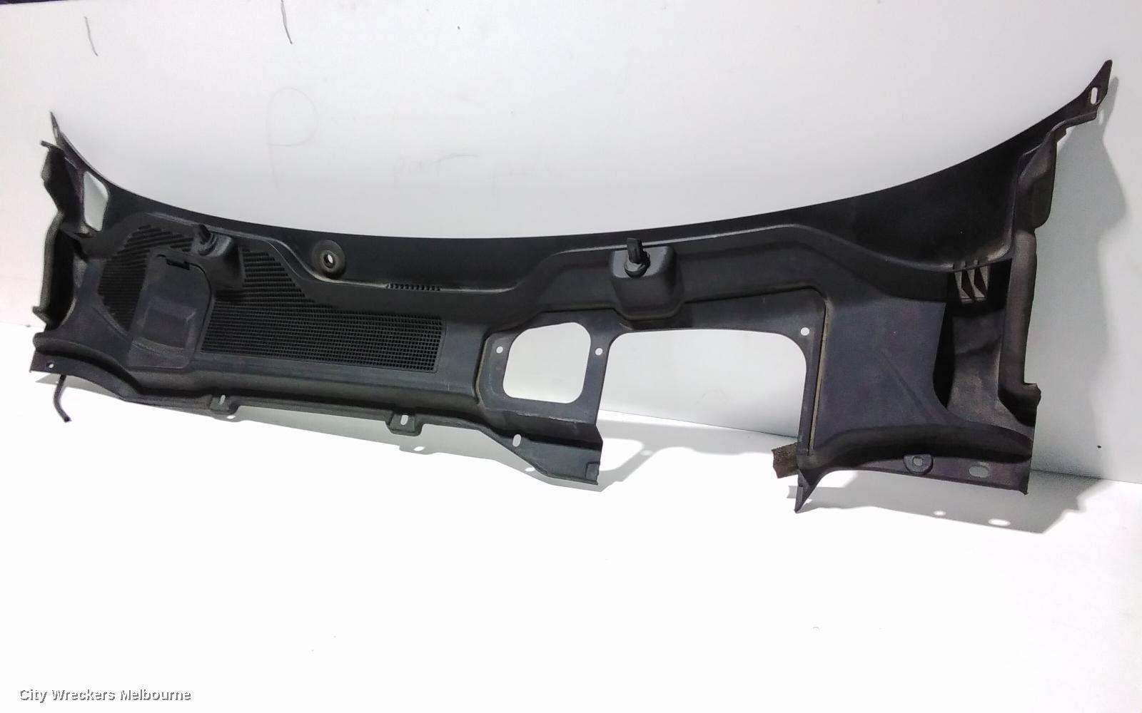 LAND ROVER DISCOVERY SPORT 2016 Plenum Chamber